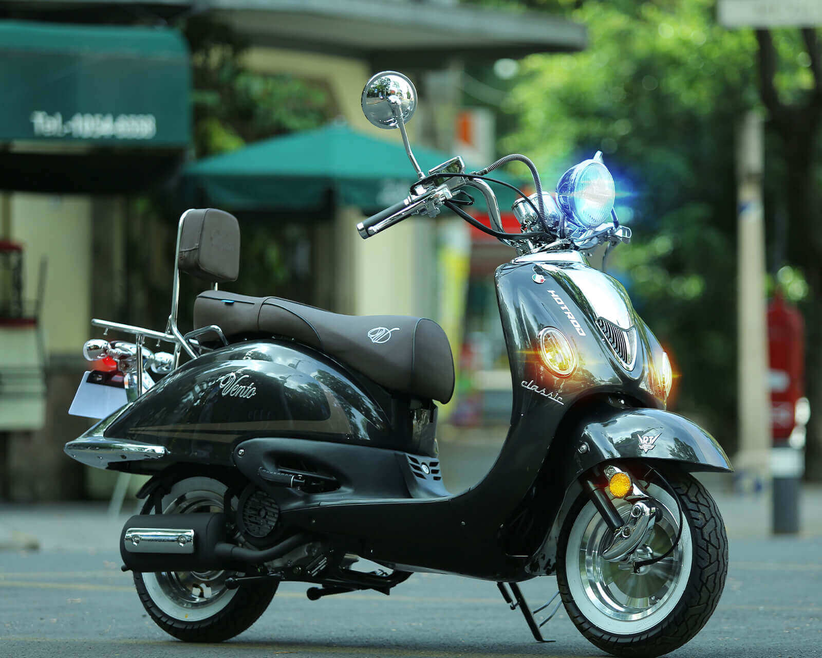 Moto clásica cromada